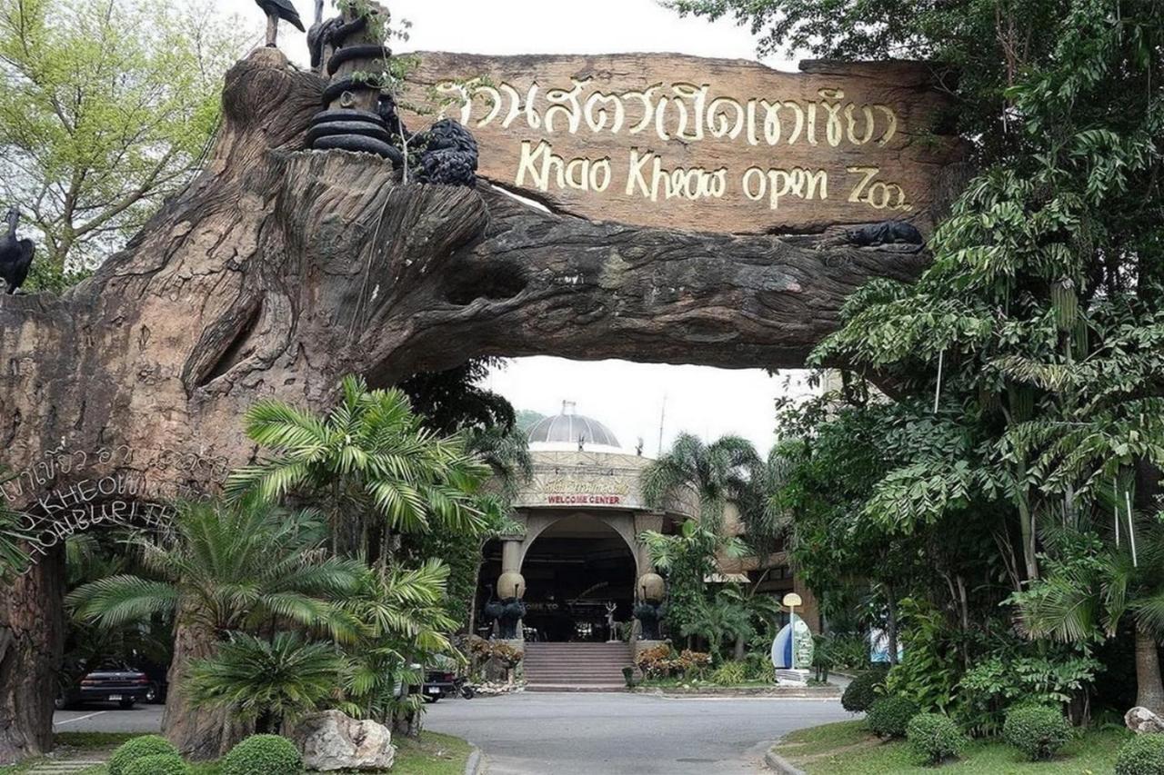 Sriracha Hotel And Spa Ban Huai Yai Phrom Exterior photo